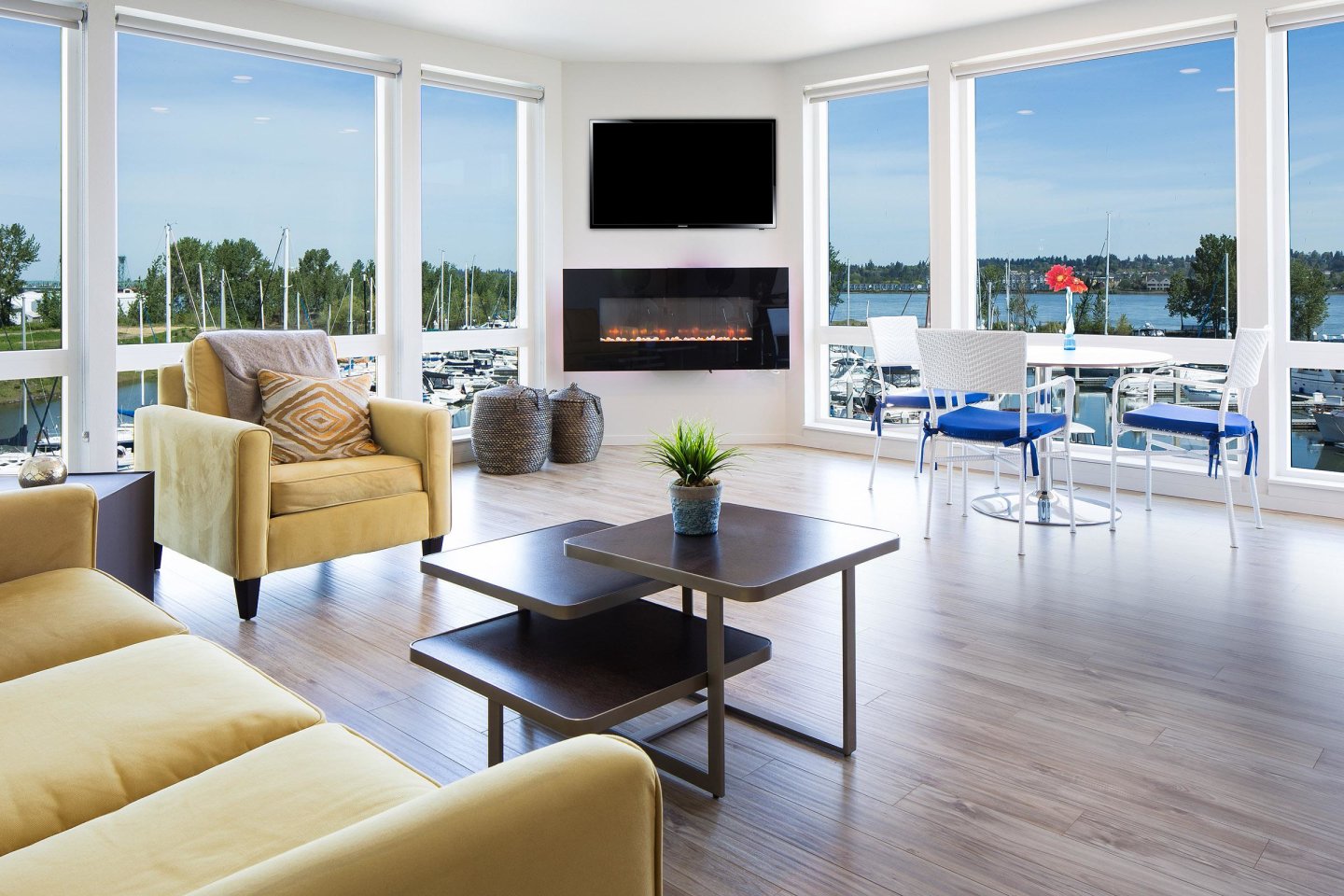 Yacht Harbor Club Image 24