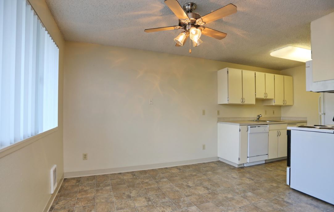 The Courtyard Apartment Homes Image 11