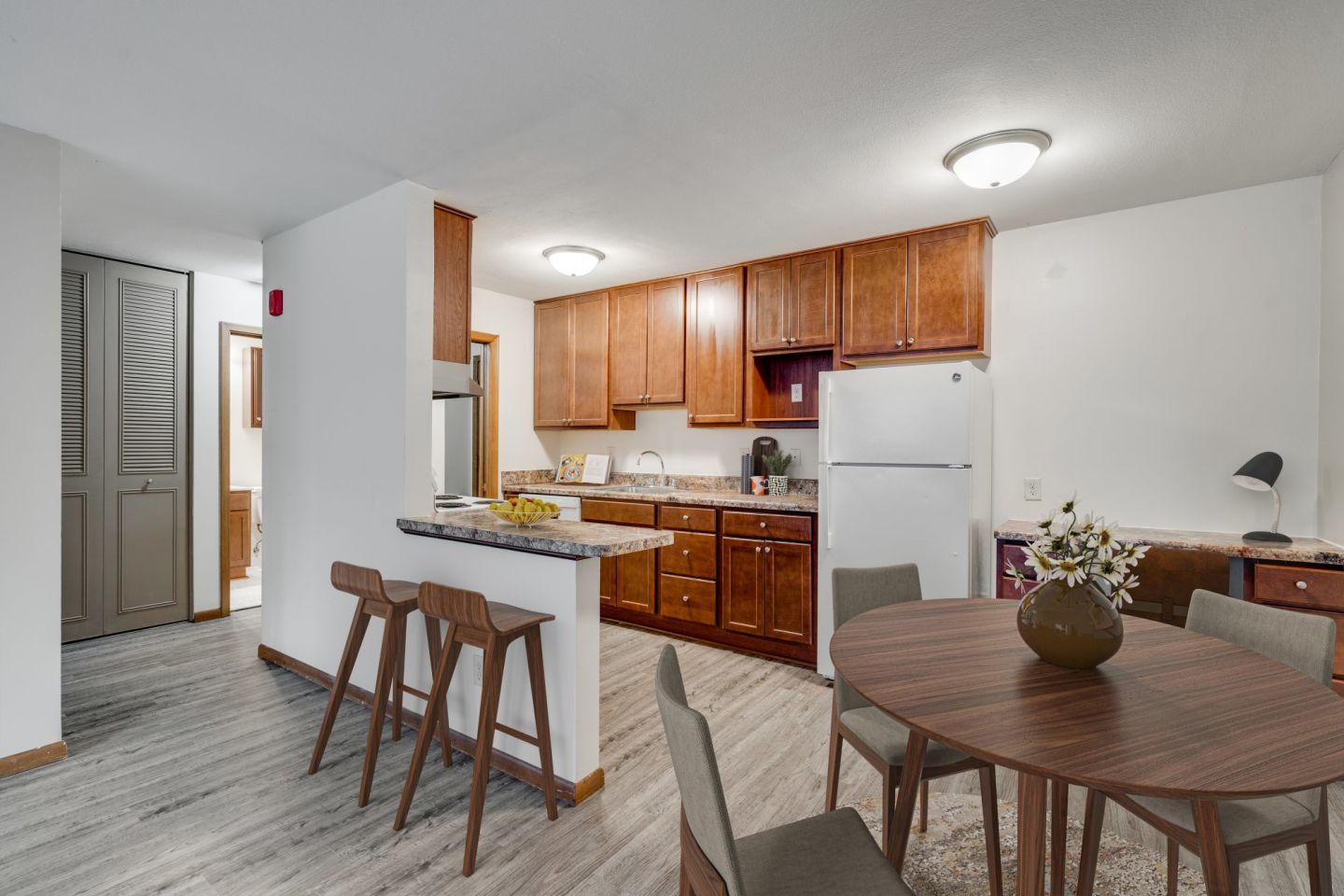 Bryant Manor Apartments Image 10