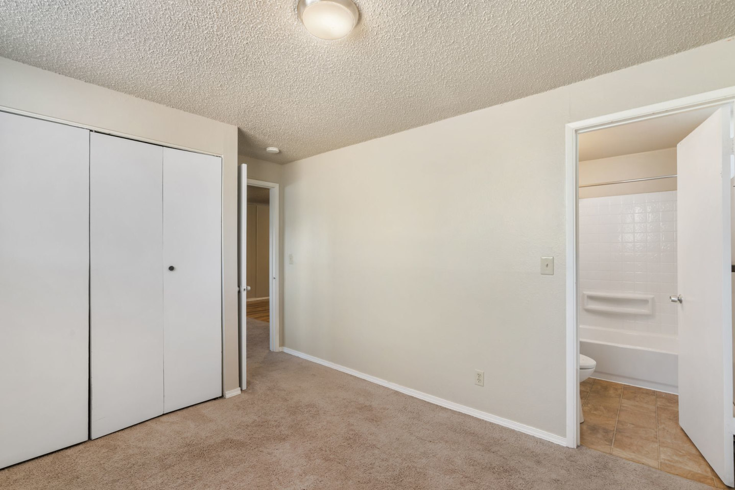 Dolphin Apartments Image 18