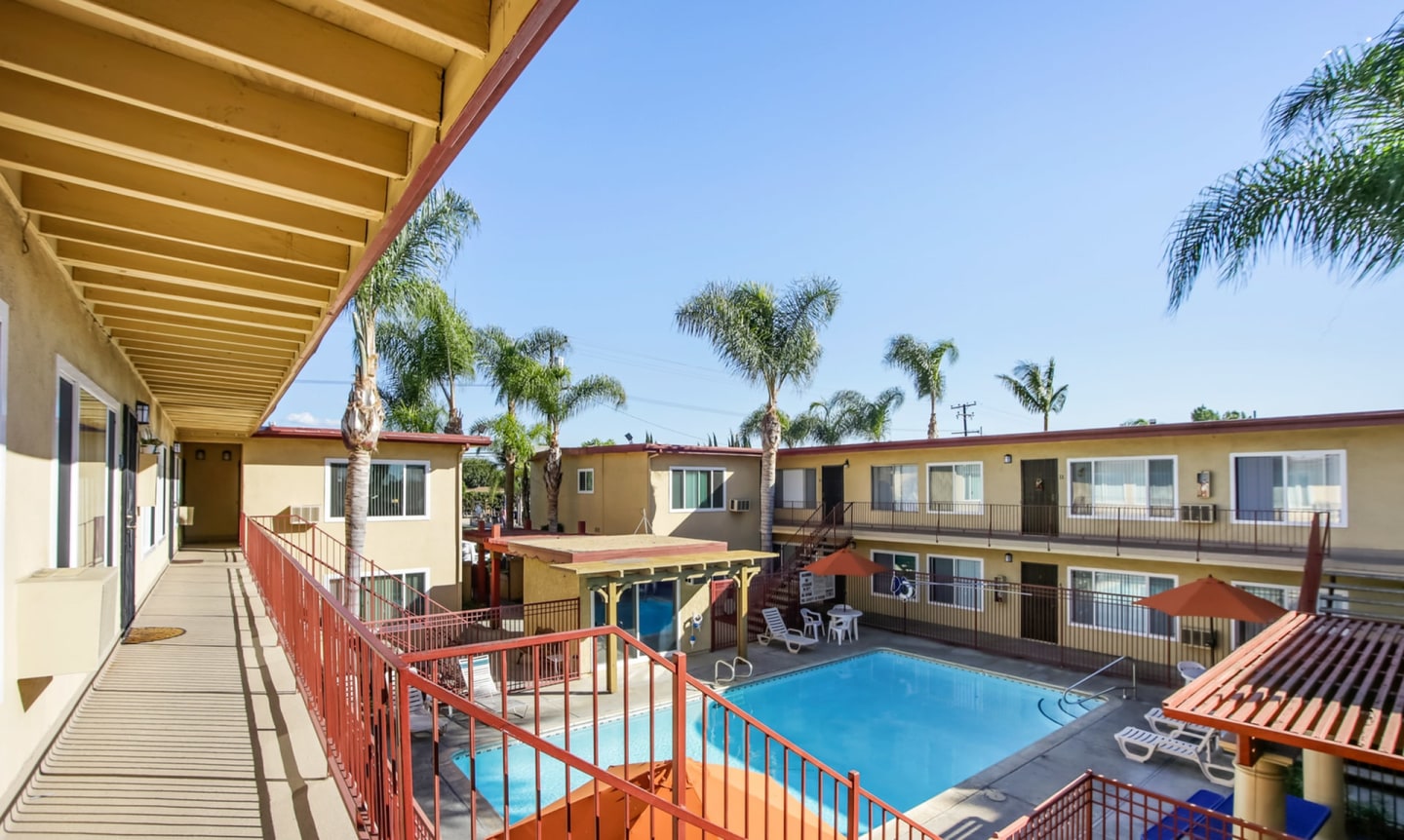 Villa Toscana Apartment Homes Image 4