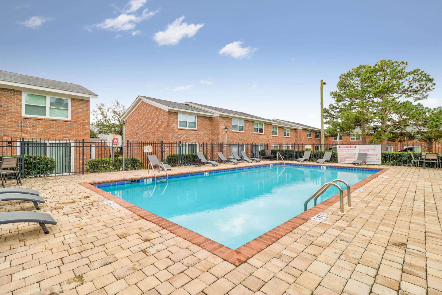 Savan Pointe Townhomes East and West Image 8