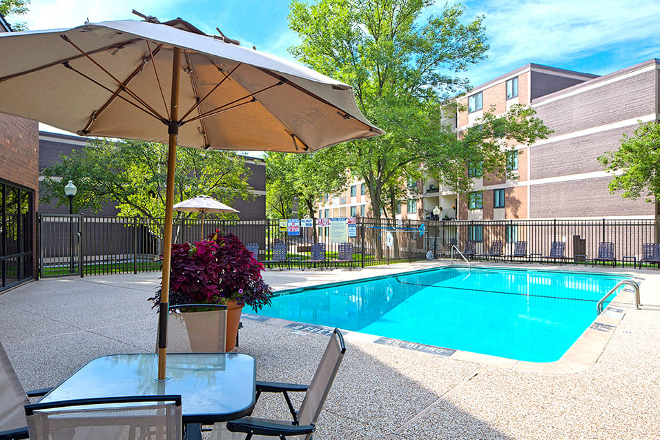 York Plaza Apartments Image 19