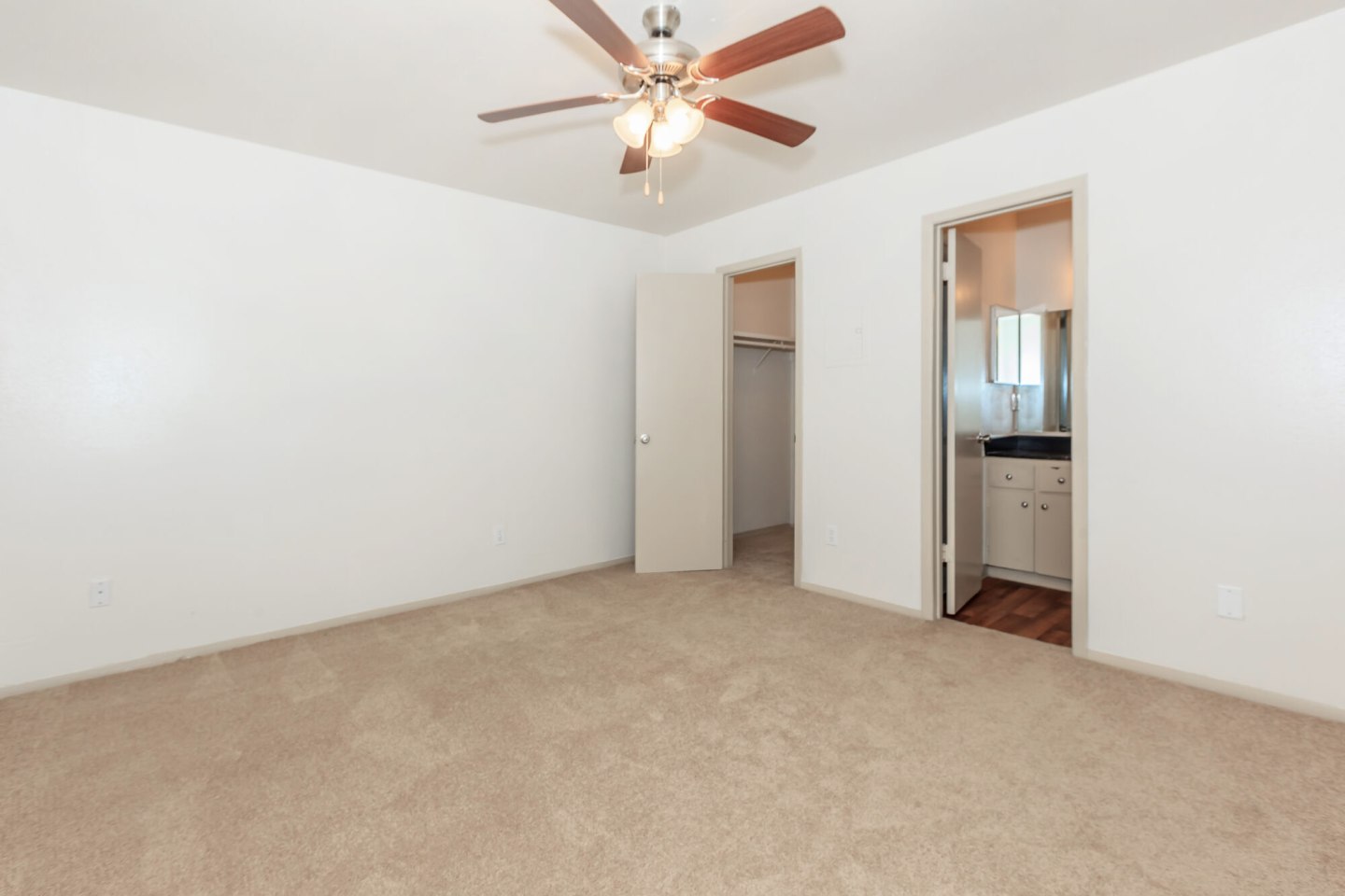 Tower South Apartments Image 15