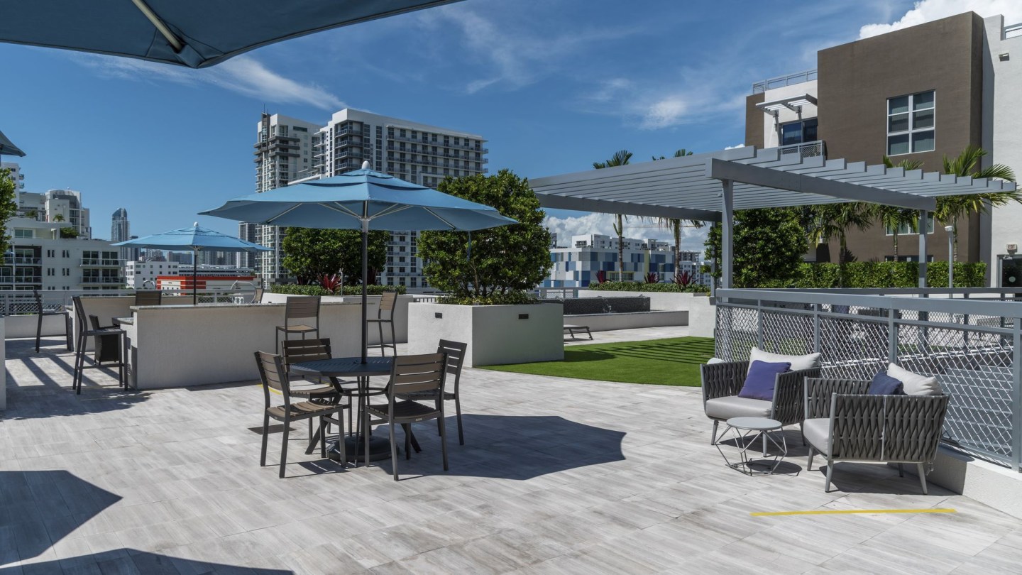 Blu27 at Edgewater Image 15