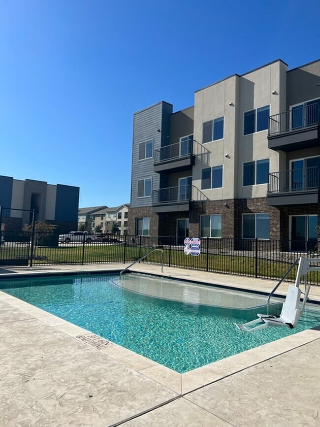 Camden Crossing Image 14