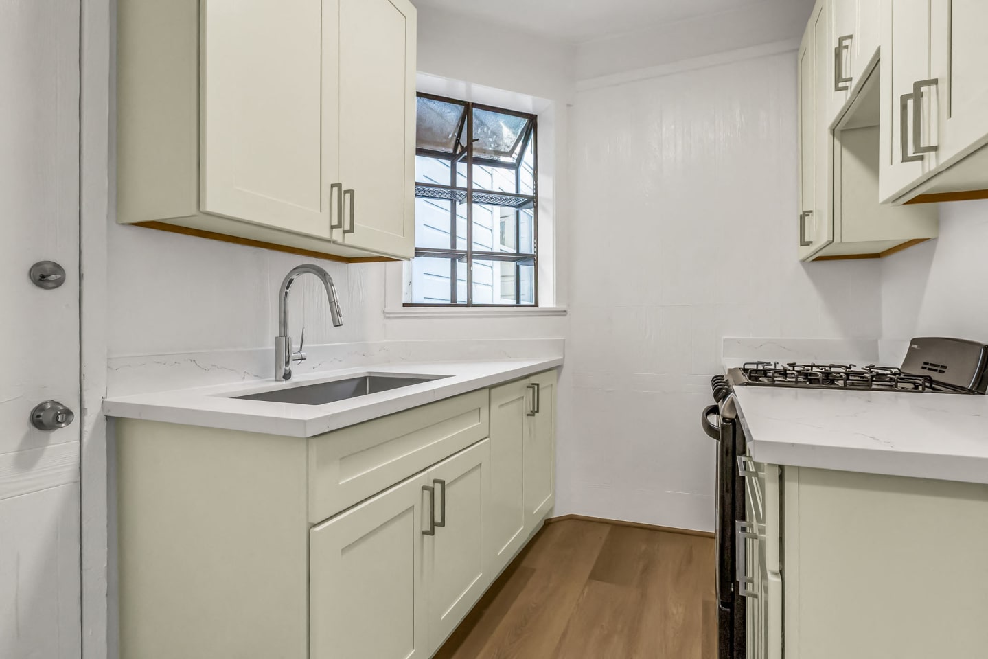 2459 Larkin Apartments Image 4