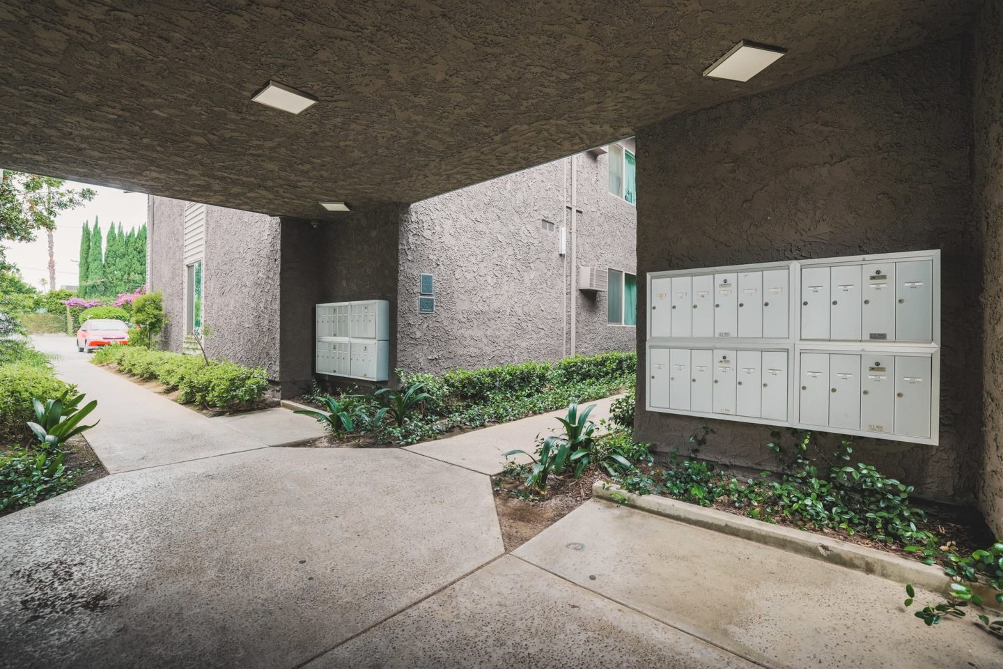 6535 Haskell Avenue Image 5