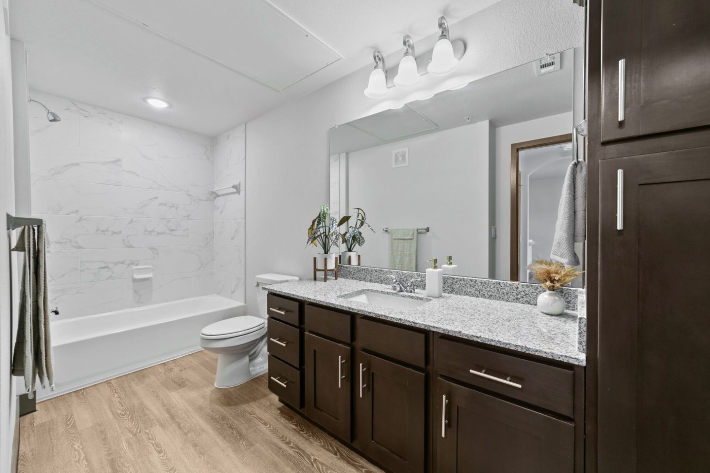 Deer Park Apartments Image 11