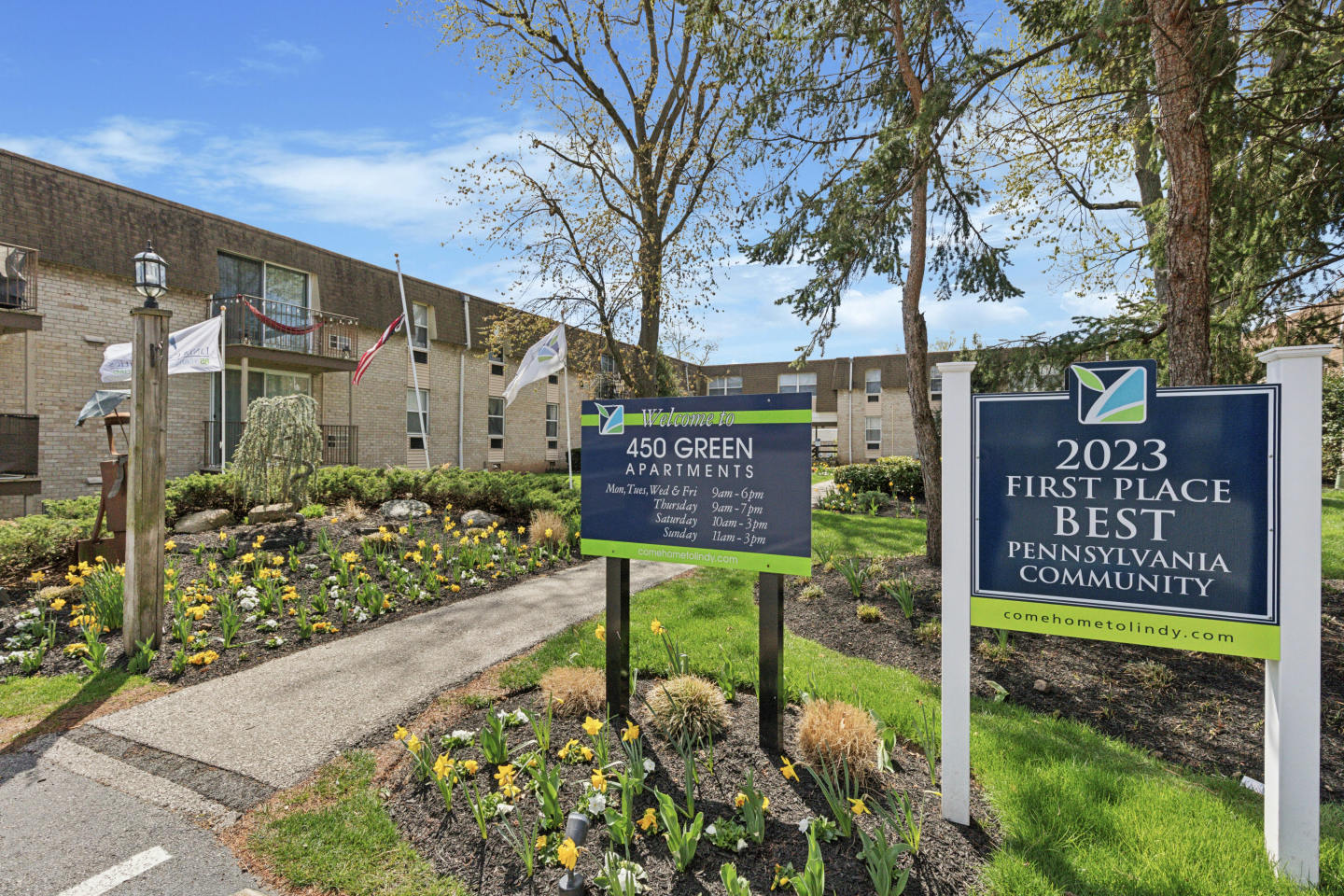 450 Green Apartments Image 8
