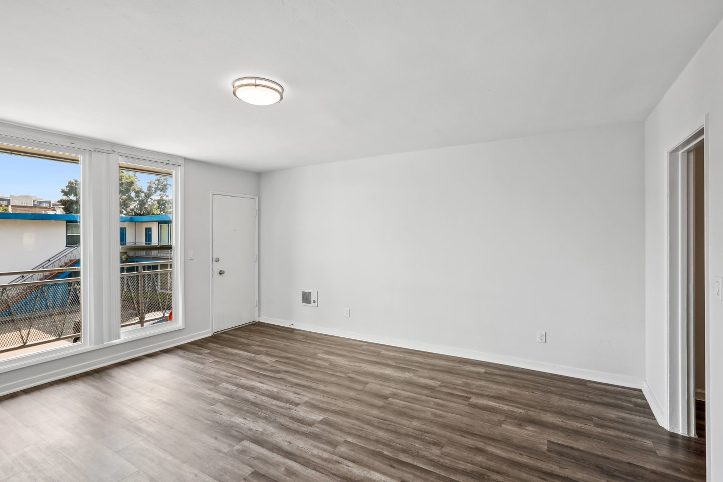 444 28th Street Apartments Image 12