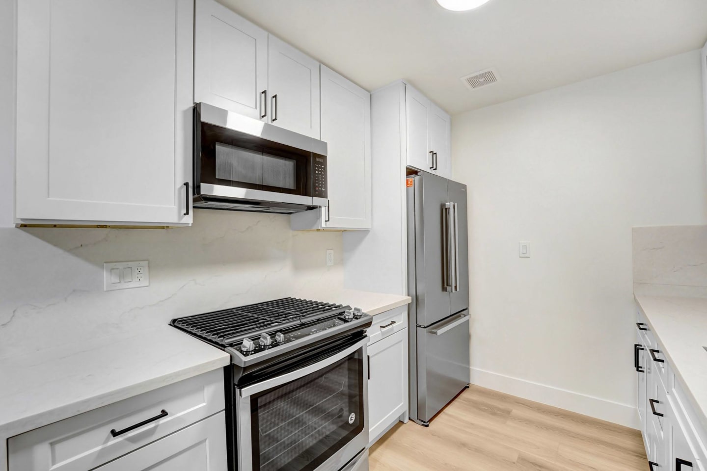 1545 N Laurel Image 22