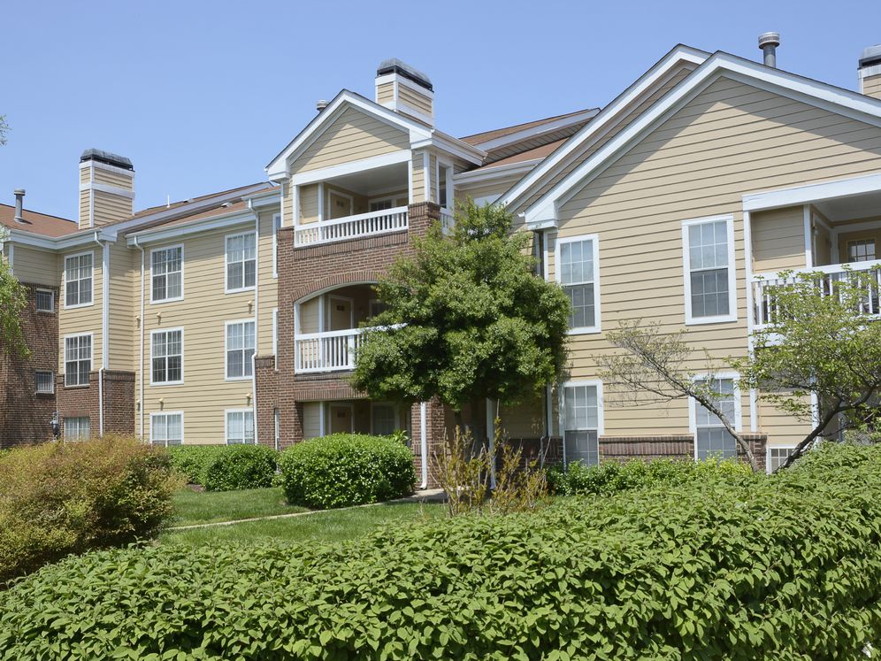 eaves Fair Lakes Image 37