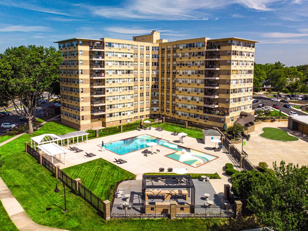 Parkview Towers Image 11
