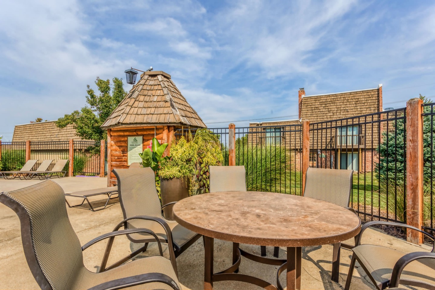 Treetop Lodge Apartments Image 11