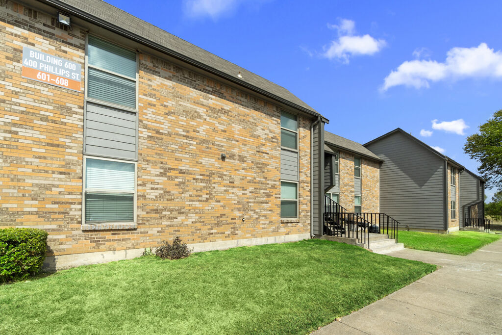 Cleburne Plaza Image 12