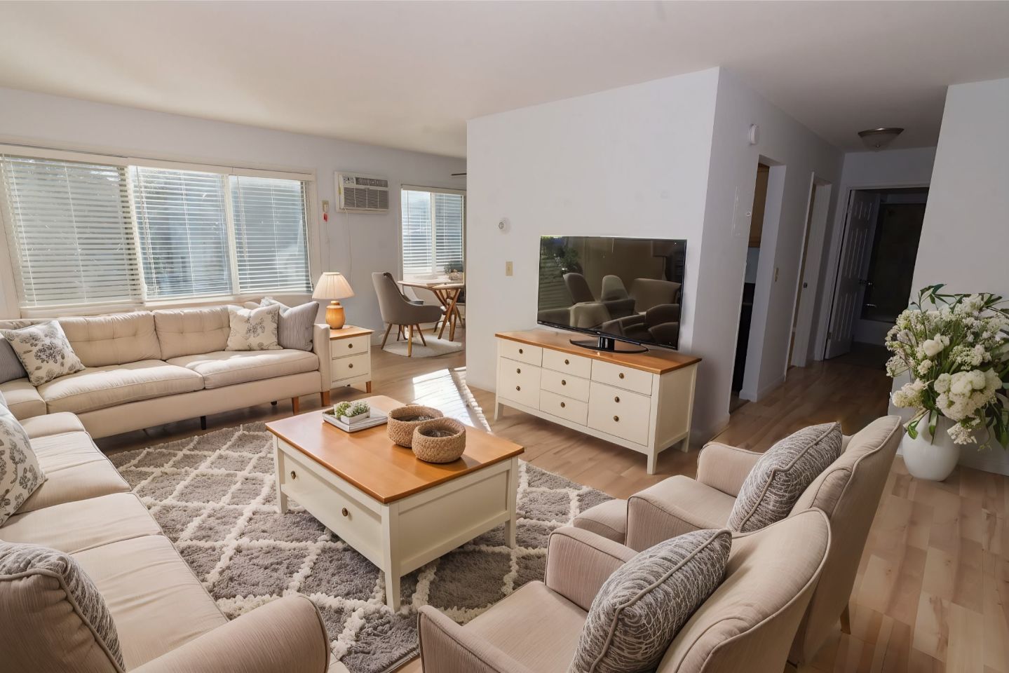 2741 Pillsbury Image 1