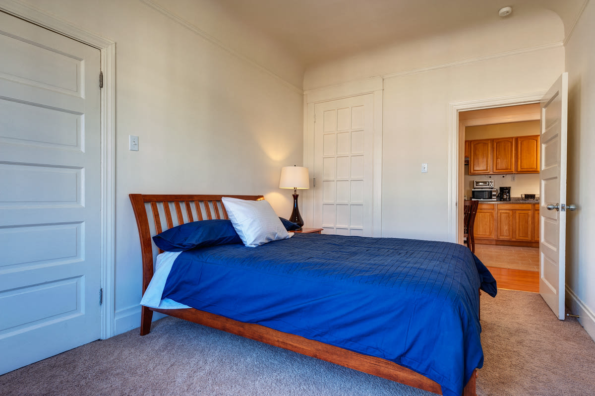Richelieu Suites - Furnished Short-Term Rental Image 11