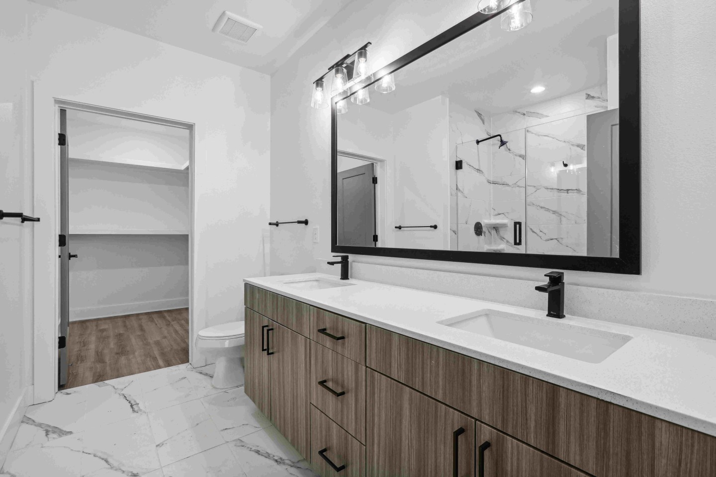 Linz Bayview Apartments Image 9