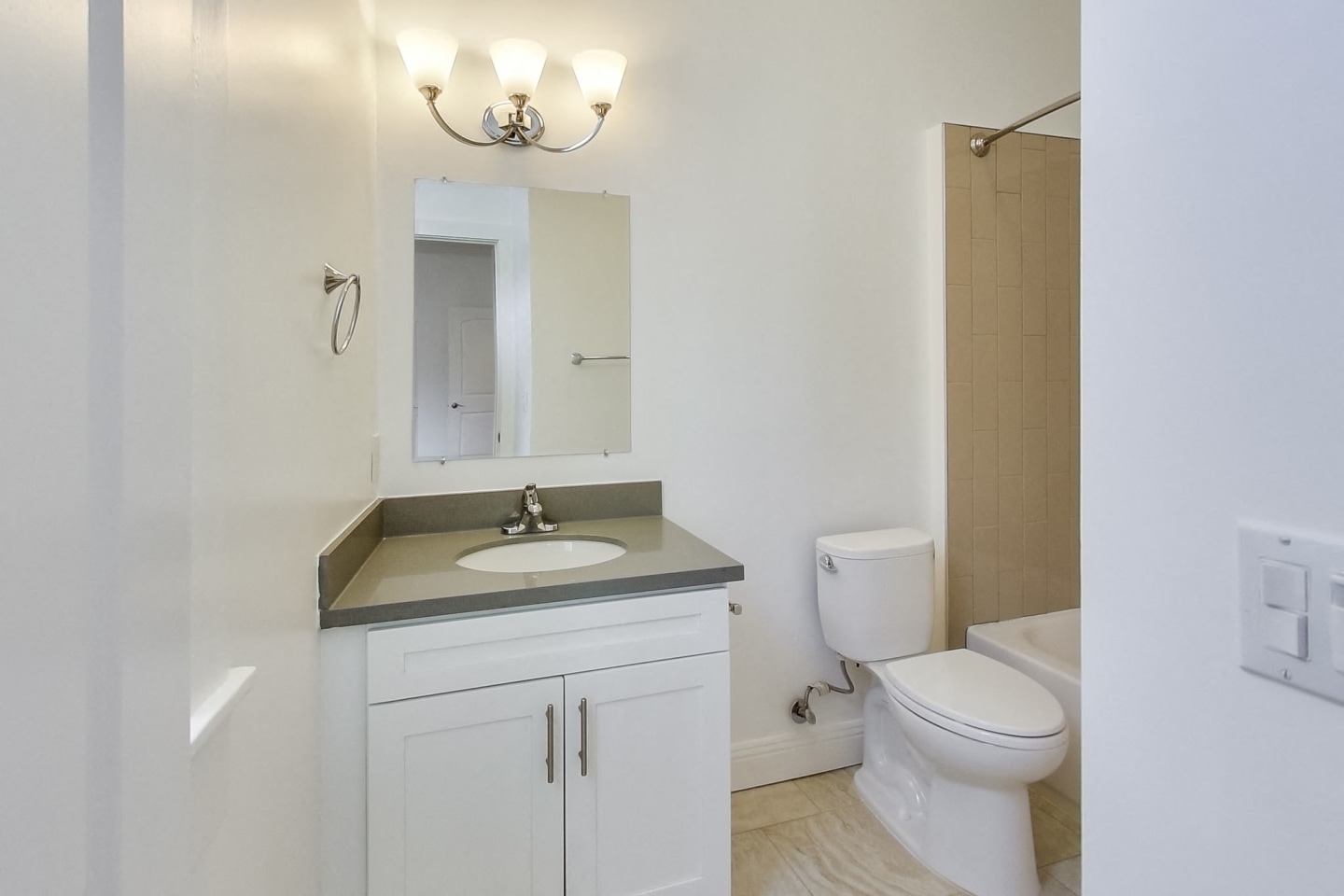 2737 SUTTER Apartments Image 12