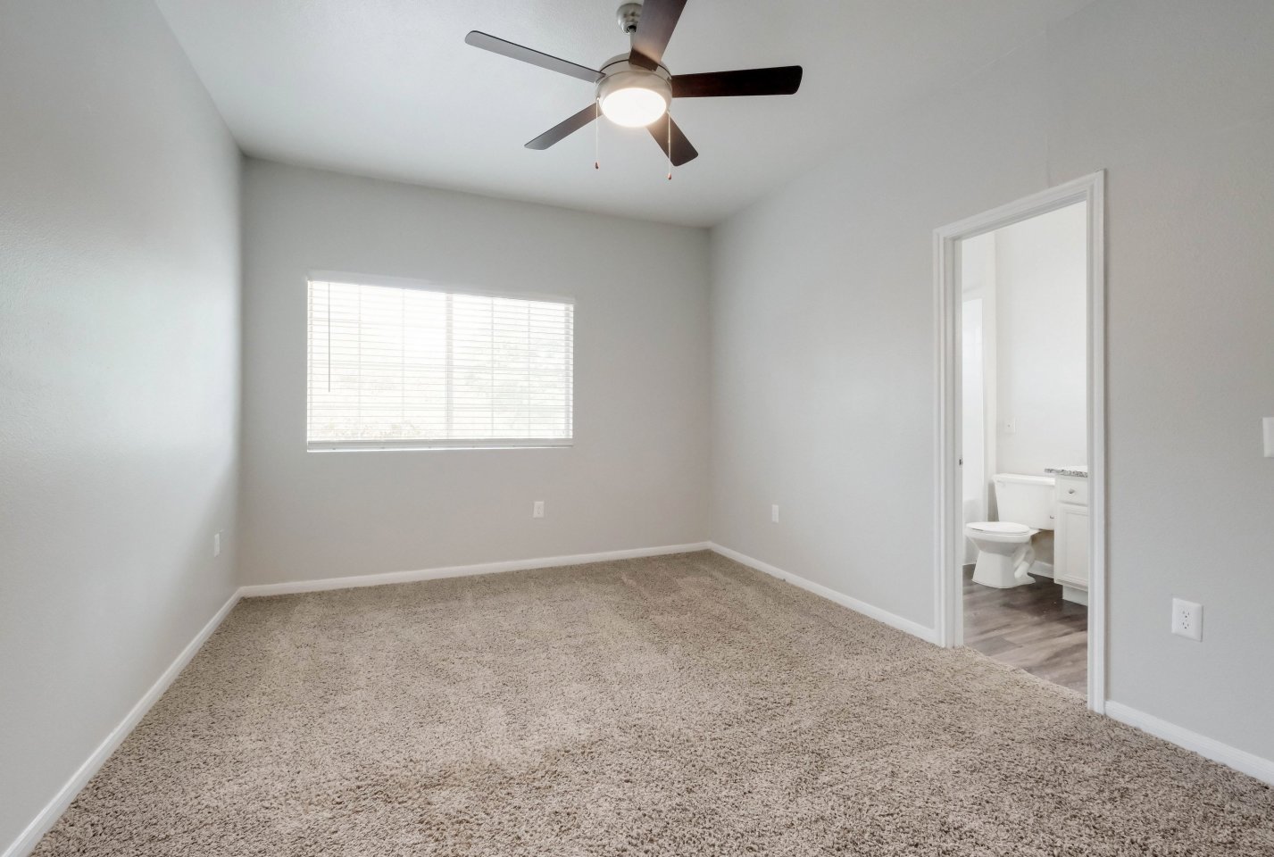 Castle Hills Townhomes Image 30
