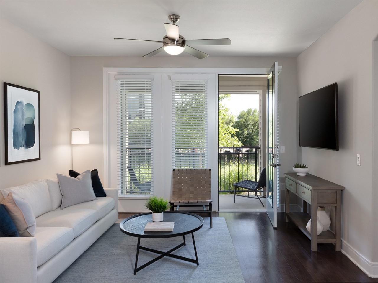 AVE Las Colinas Image 2