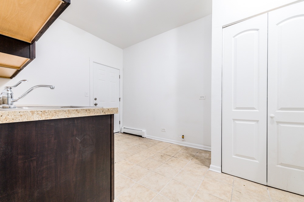 5556 W Jackson Image 2