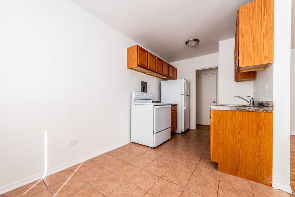 8342-8350 S Ellis Ave Image 7