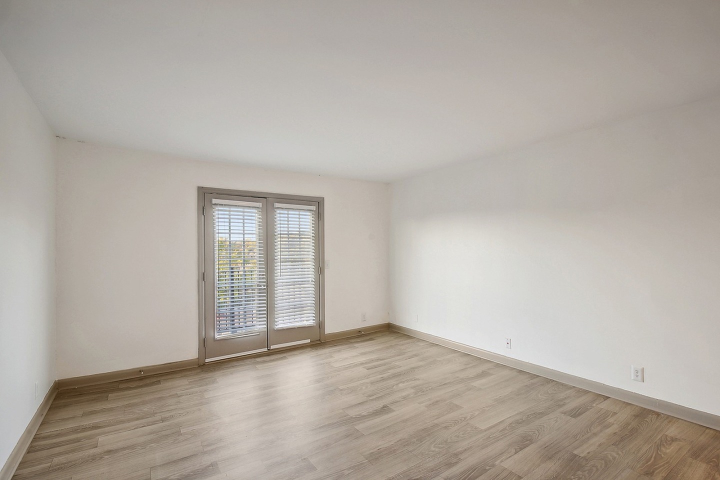 Iroquois Apartments Image 41