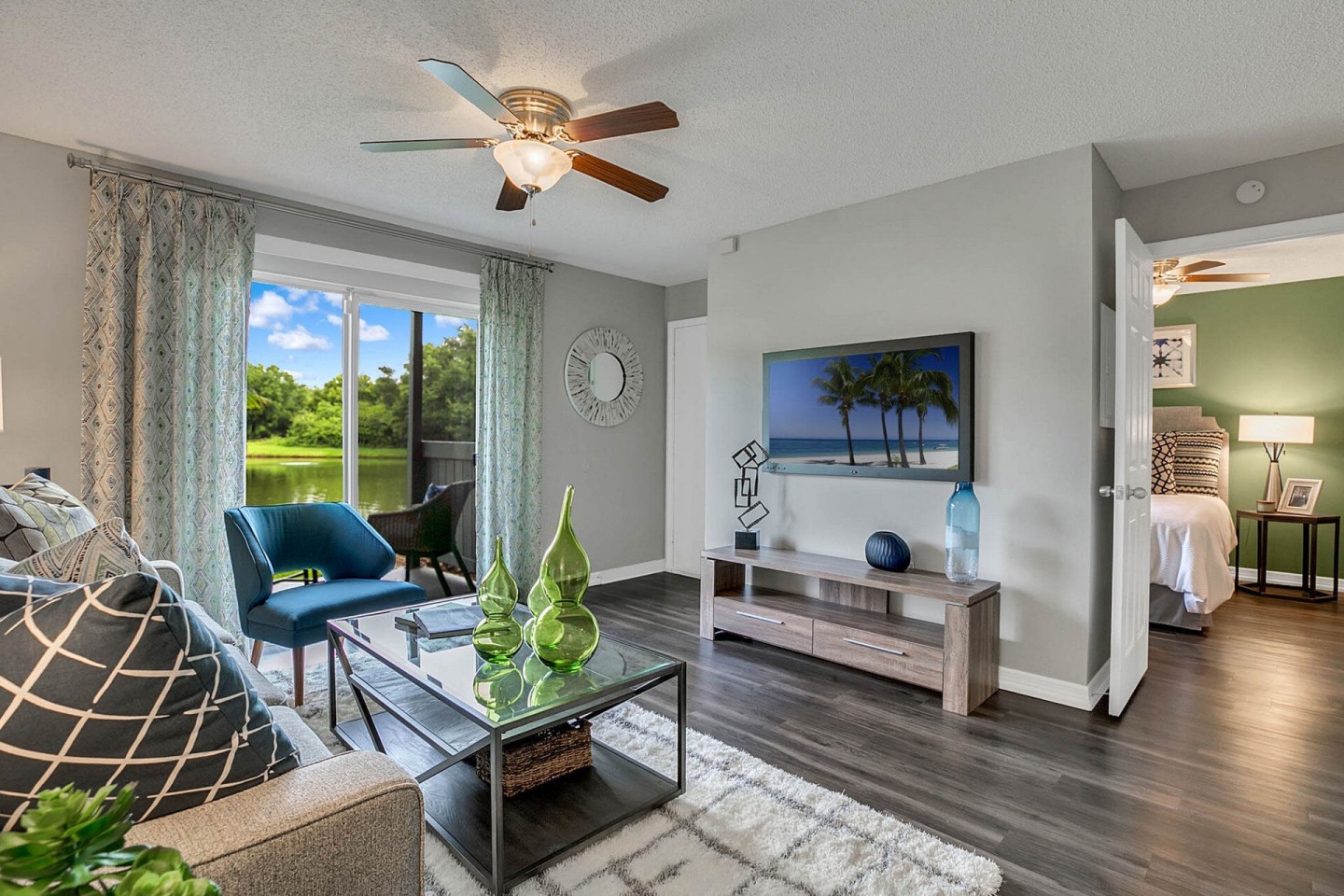Lakeside Central Apartments Image 6