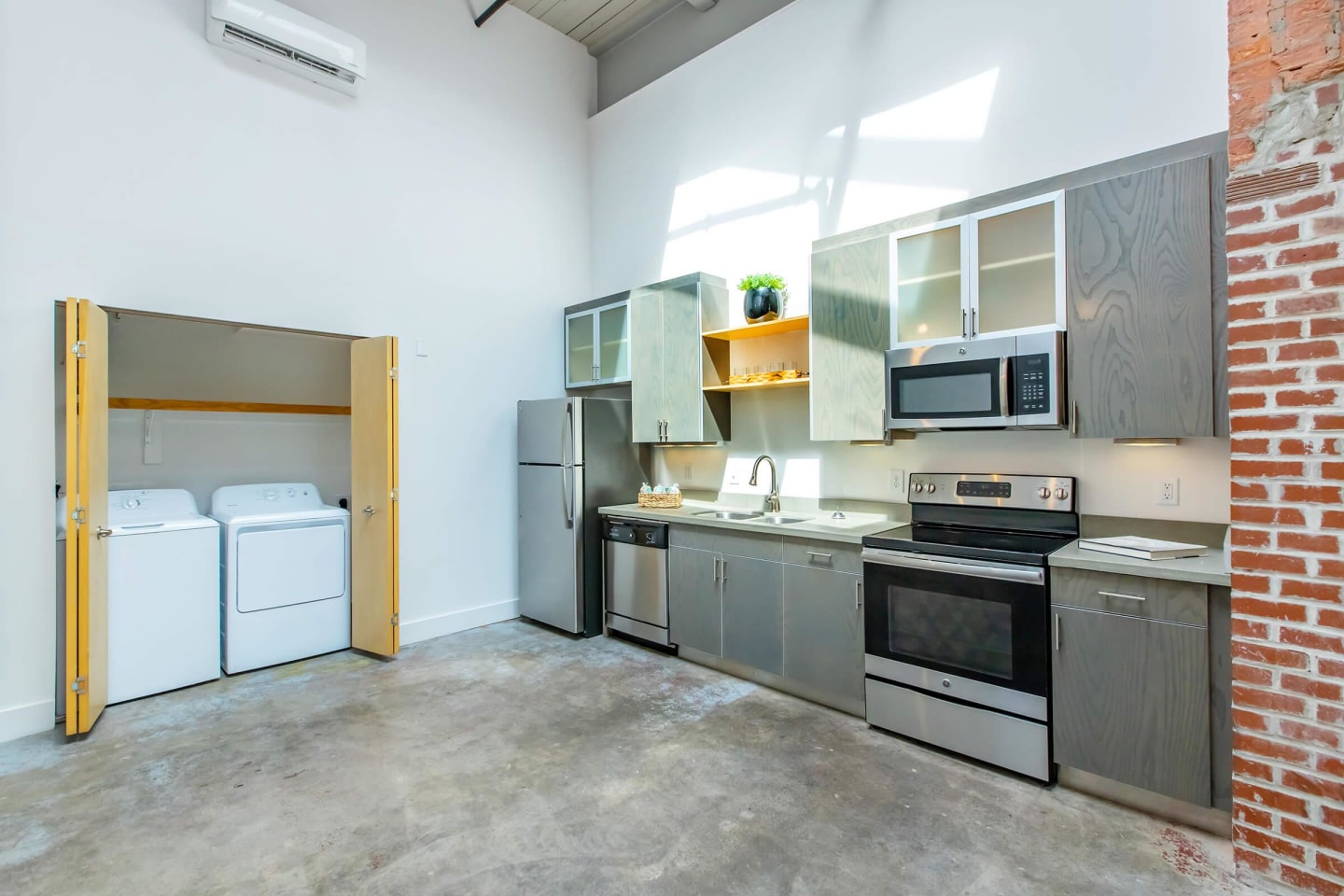 South Front Apartments Image 161