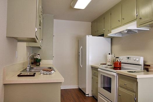 Pinewood Villas Apartments Image 2