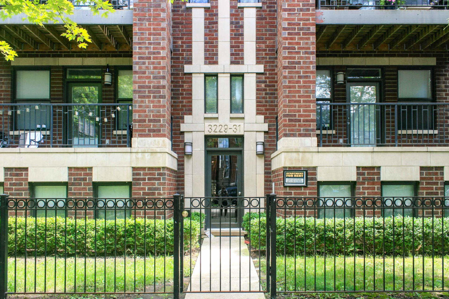 3229-31 N Kenmore Image 6