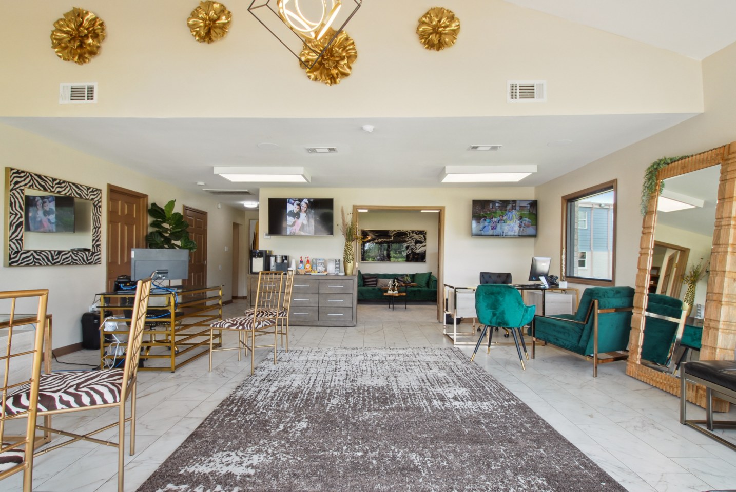 Emerald Pointe Image 21