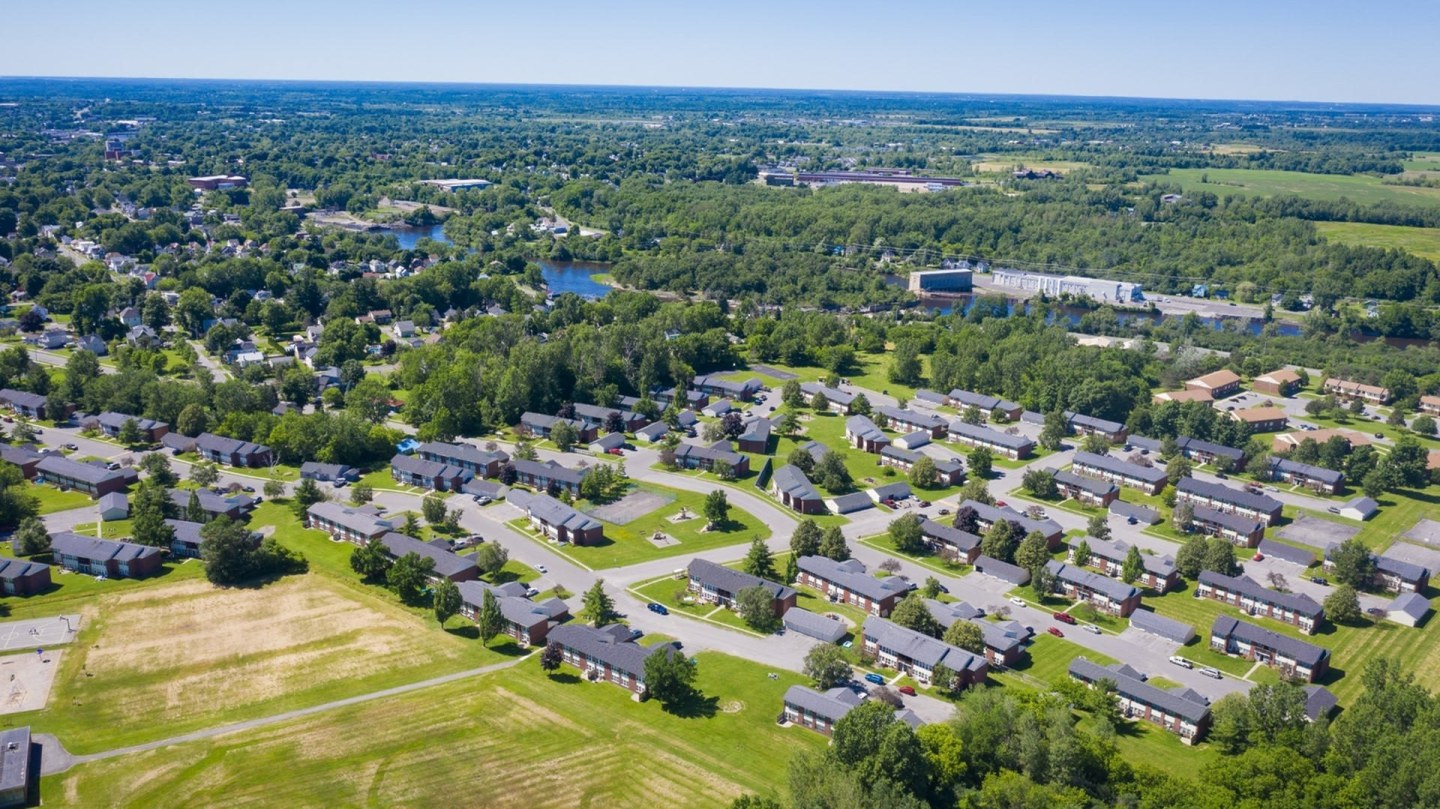 Parkstead Black River Image 1