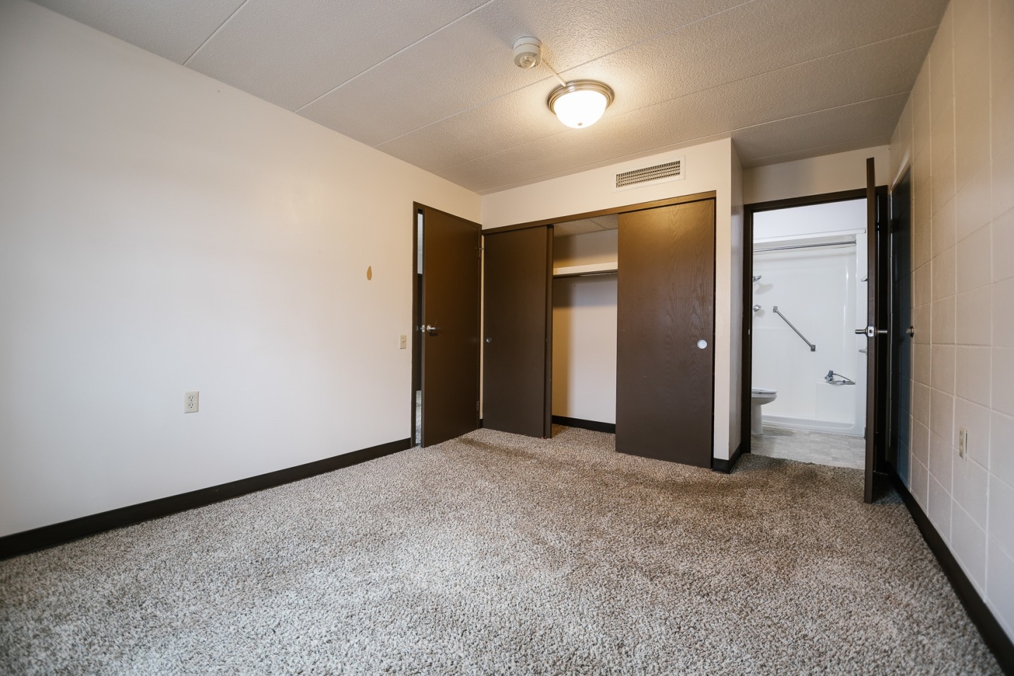 Meadowlawn Plaza Apartments Image 11