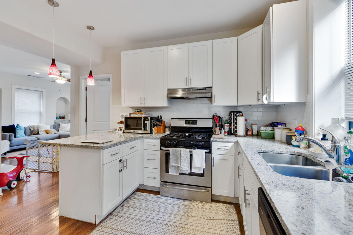 4651 North Wolcott Ave. Apt. Image 5