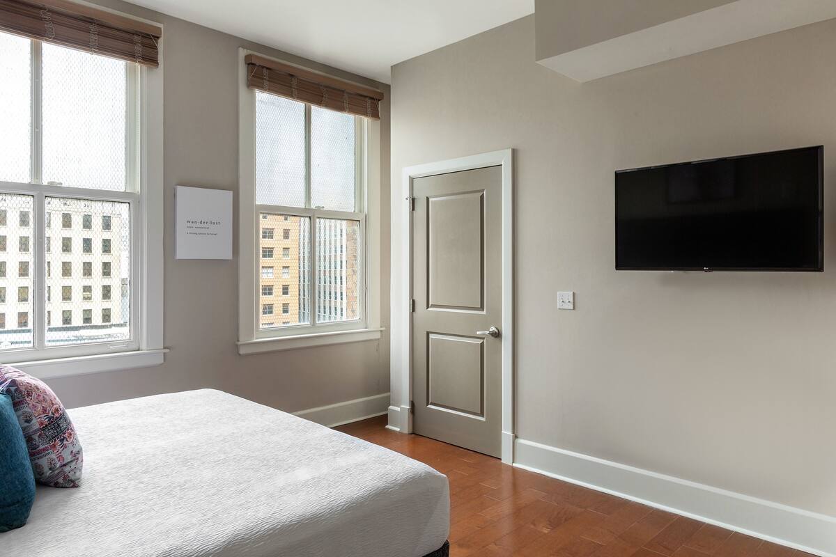Hibernia Tower Image 30