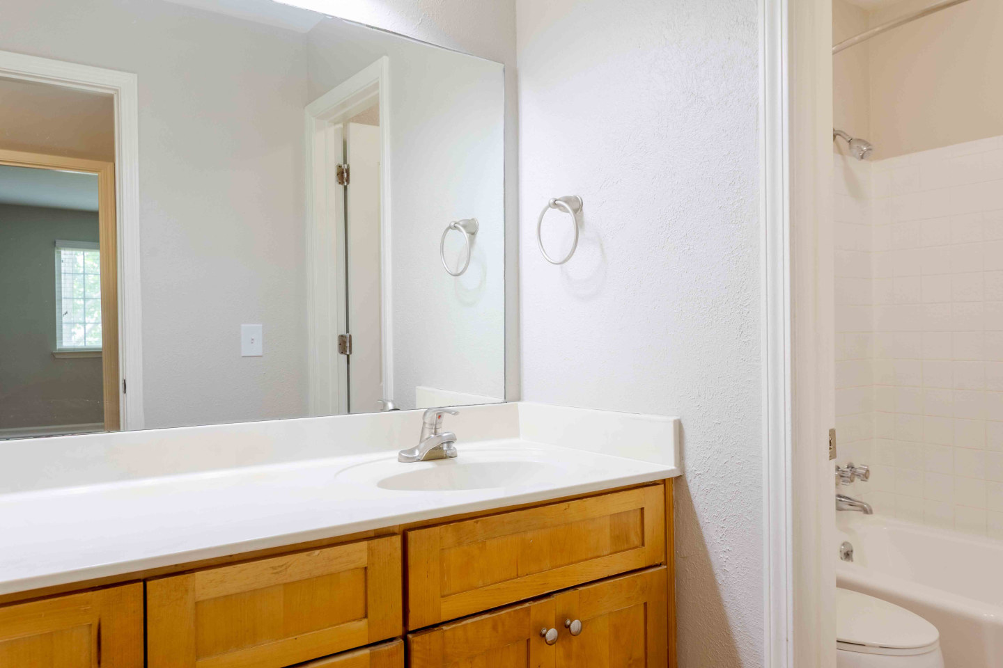 865 Bellevue Image 40