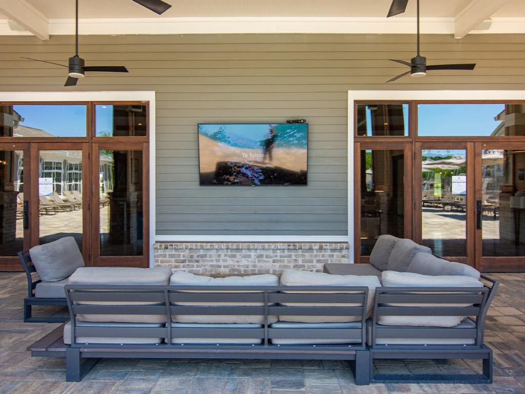 53 West Luxury Apartments Image 17