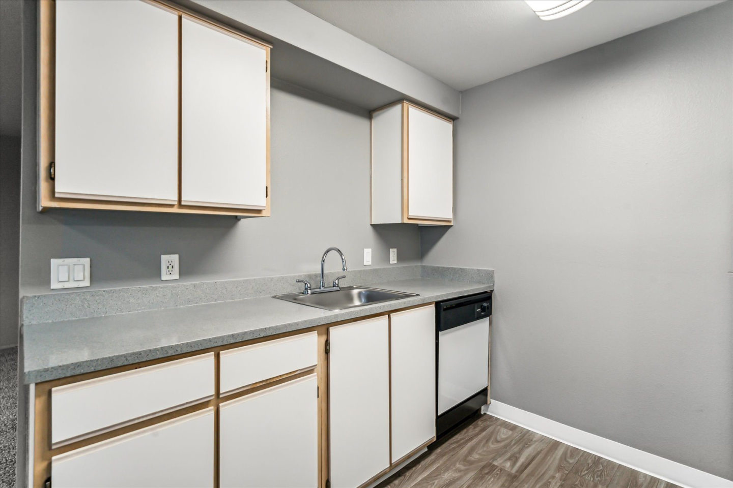 Oak Park Village Apartments Image 27