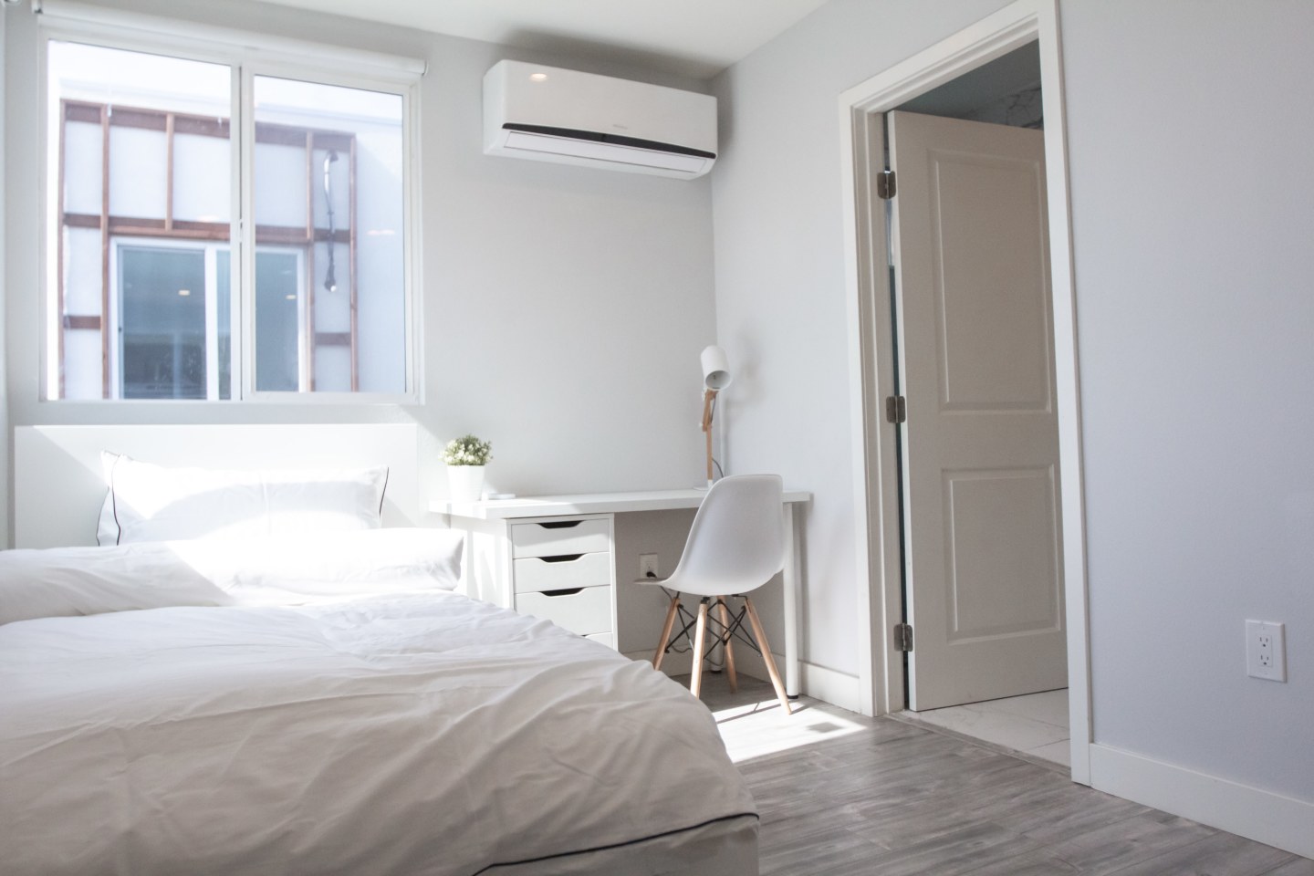 1729 W Adams Boulevard - Co-Living Image 8