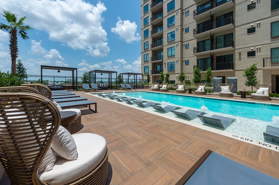 Pearl Rosemont Image 40