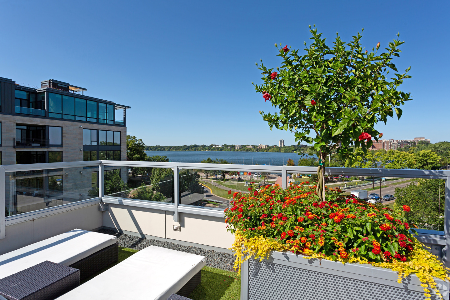1800 Lake Uptown Image 25