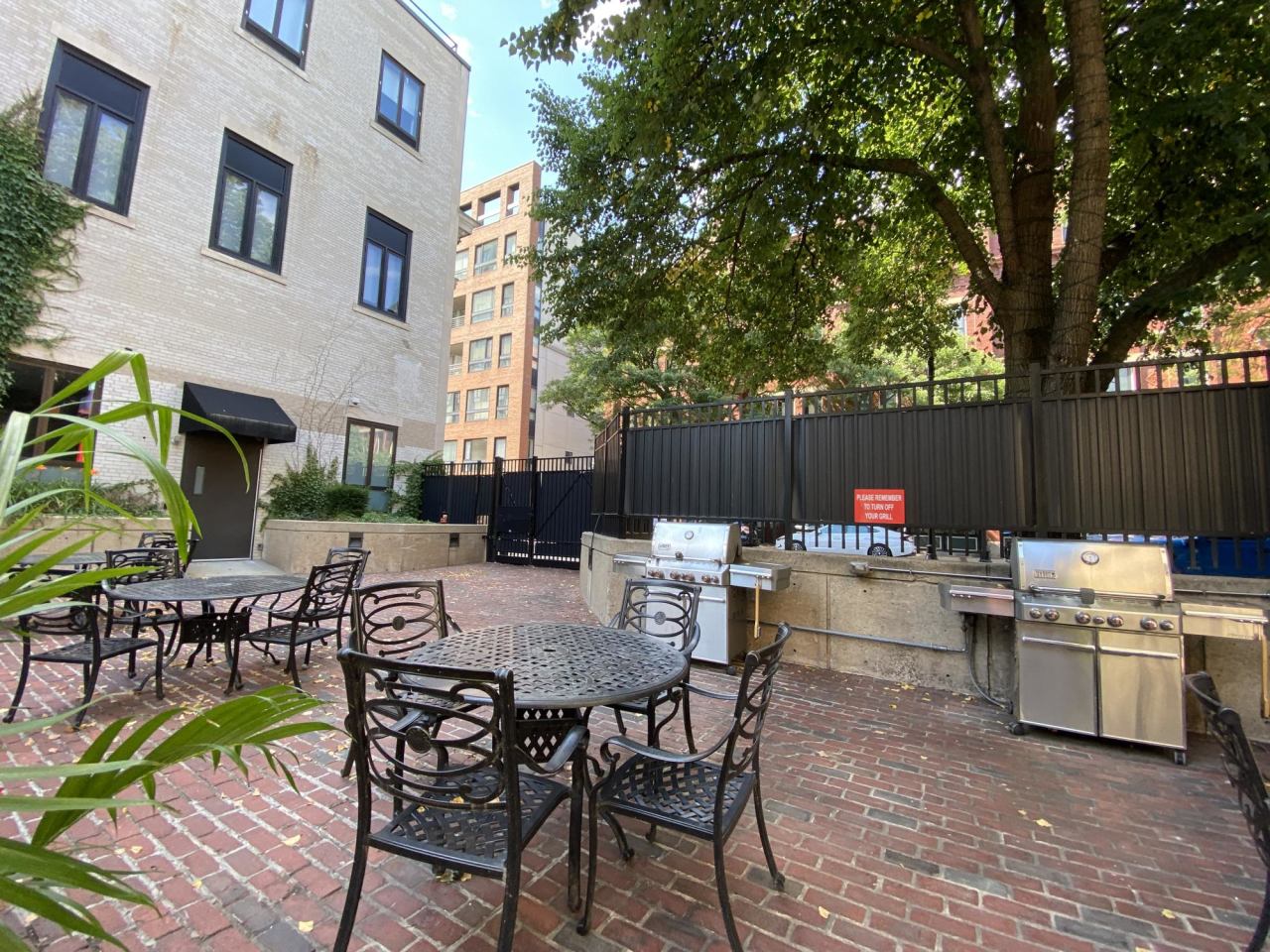 Red Oak at 875 Elm Street Image 8