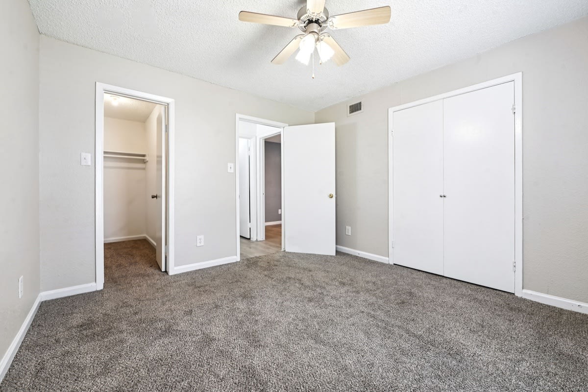 Pine Creek Apartments Image 2