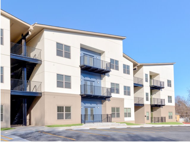 Backwater Cove Apartments Image 2