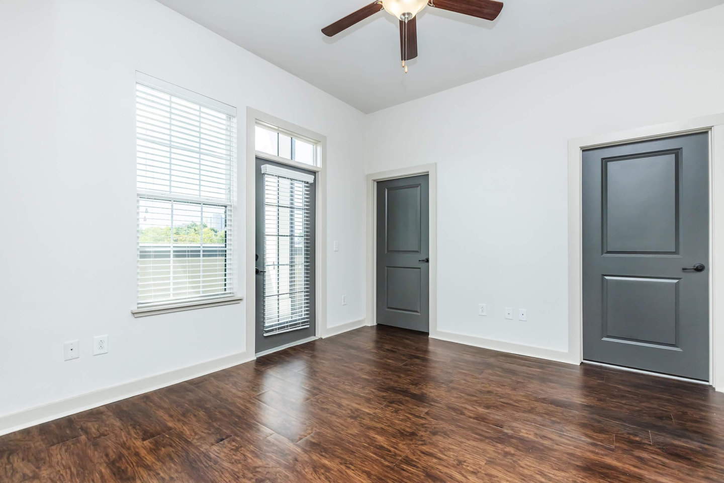 1810 Belcourt Image 30