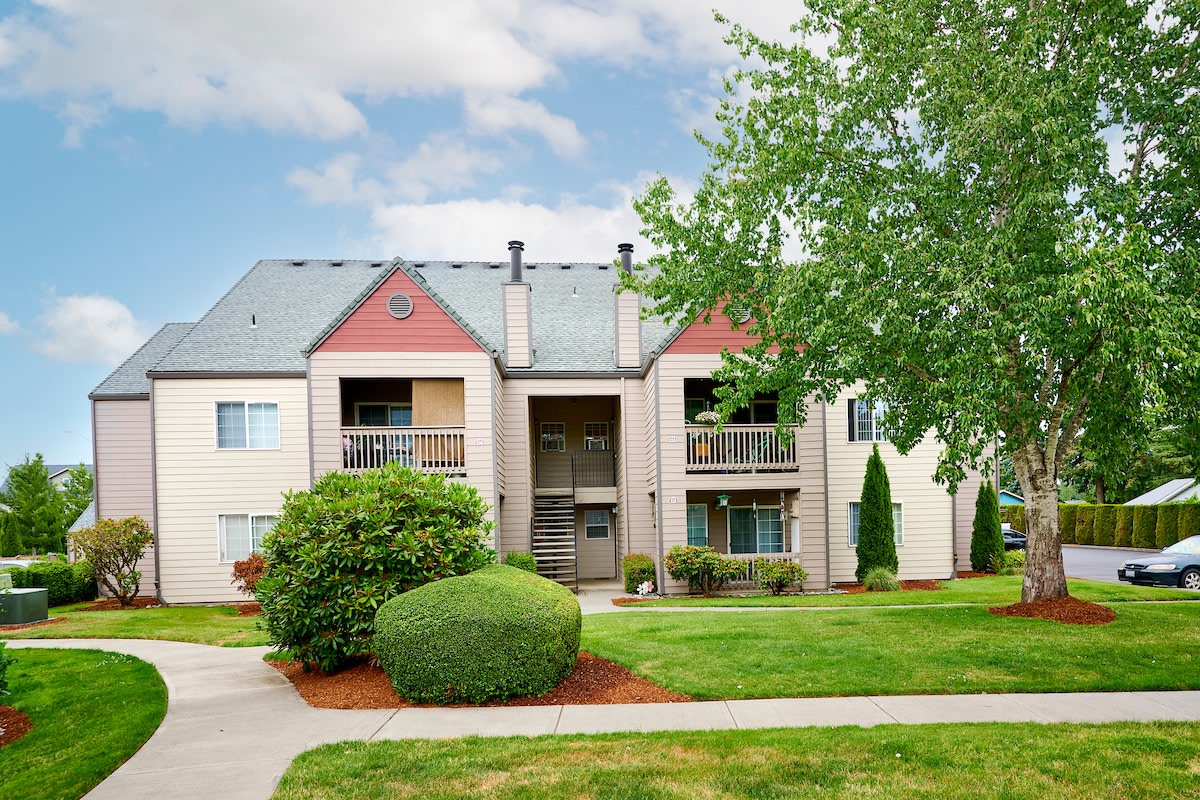 Devonwood and First Place Apartments Image 18