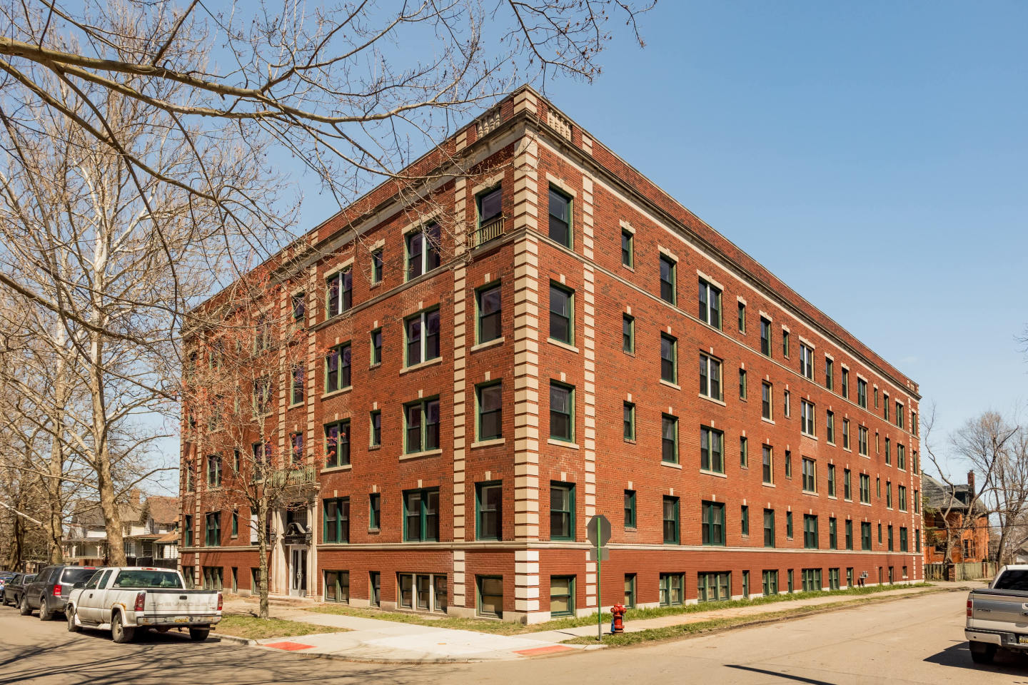 Broderick Manor Image 1